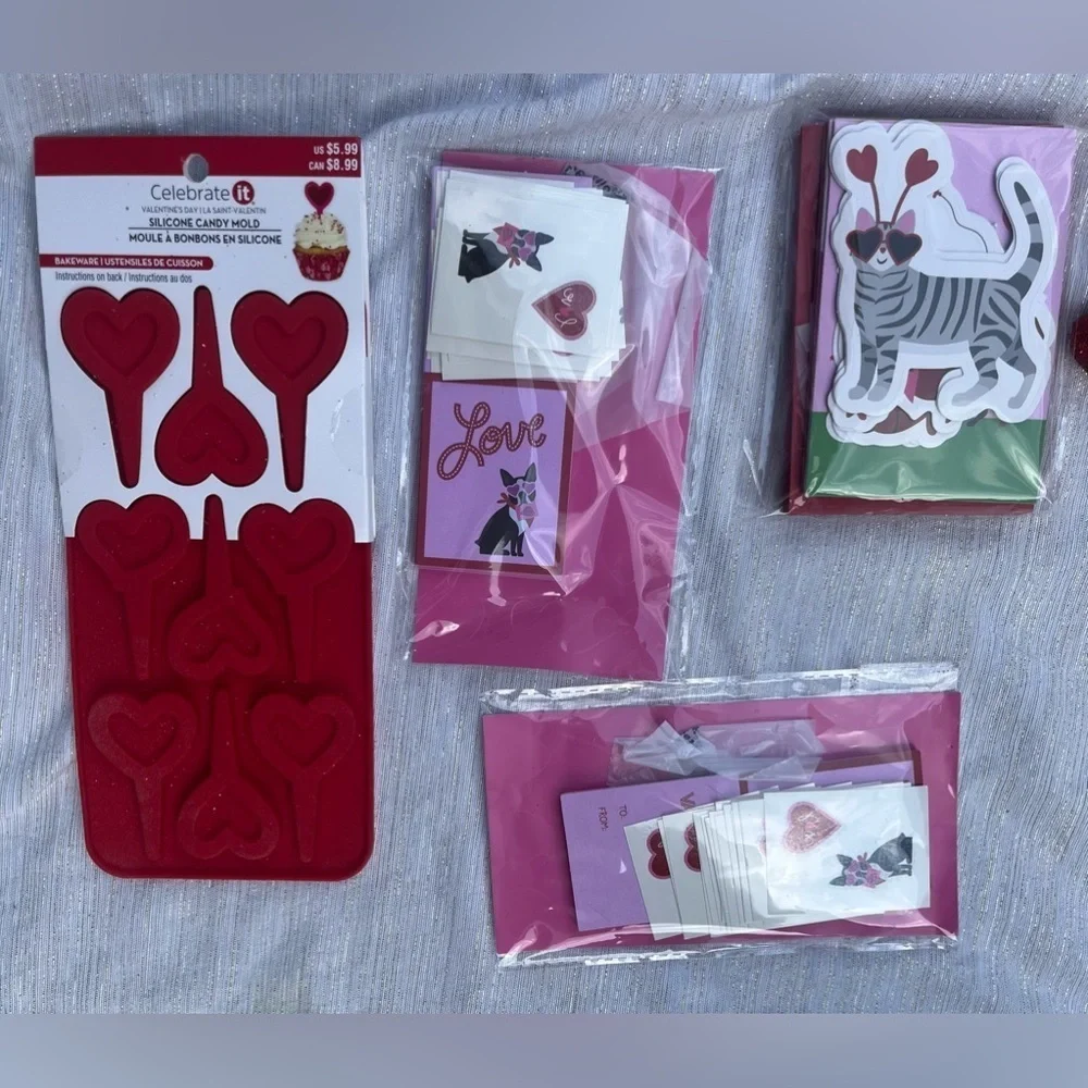 NWT valentines decor & more bundle 18 items